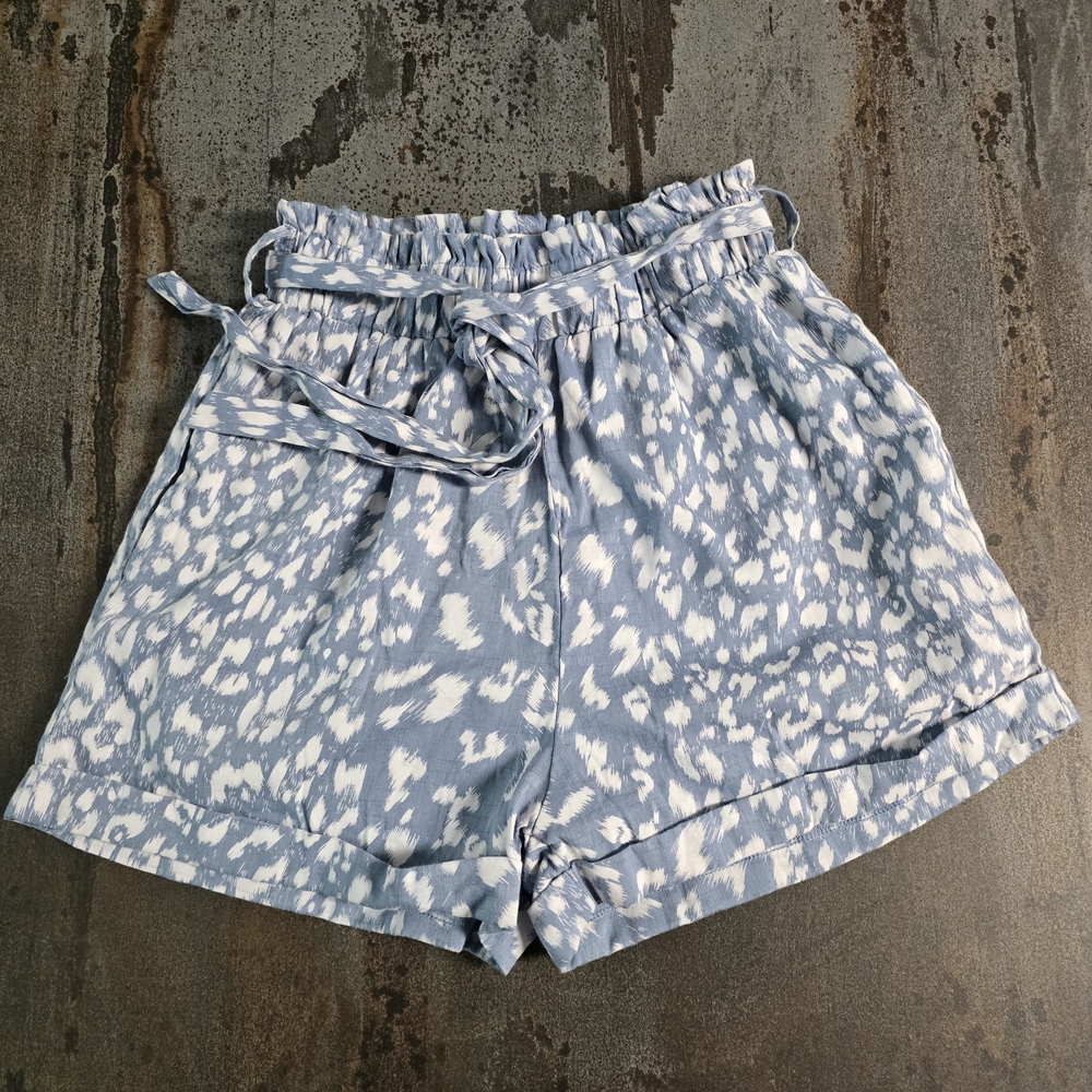 L. Love size medium women's high-waisted paperbag shorts Size Medium